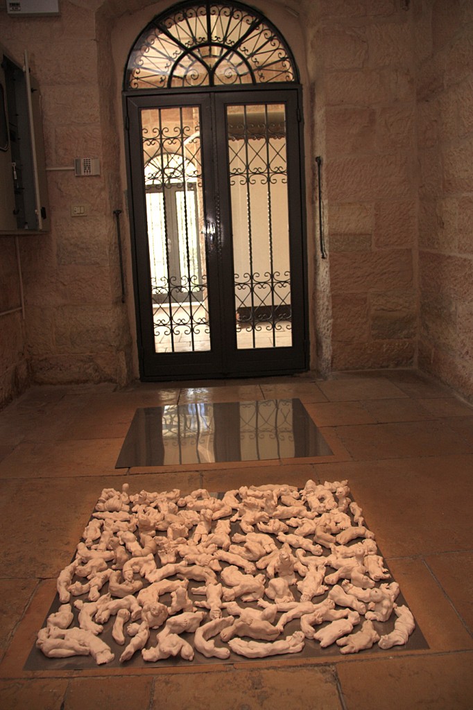 "داخل المساحة"، مركز خليل السكاكيني، الاستوديو المفتوح، رام الله، 100×100، 2011