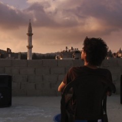 “حبيبي بيستناني عند البحر” للمخرجة ميس دروزة، يصل فلسطين