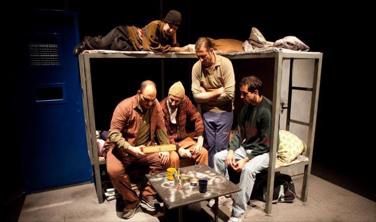 مشهد من مسرحية "الزمن الموازي"، إخراج بشار مرقص وإنتاج مسرح الميدان. 